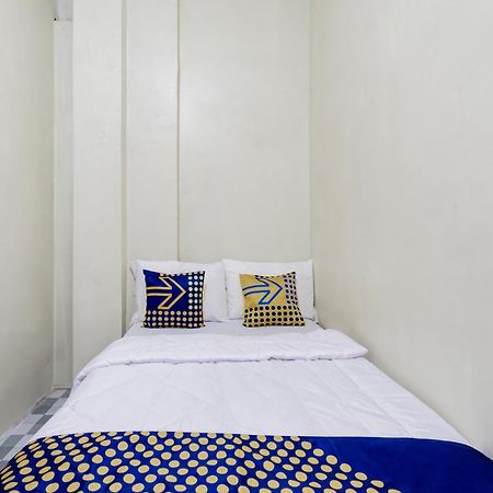 Spot On 93967 Hasna Guest House Syariah Kediri  Bagian luar foto