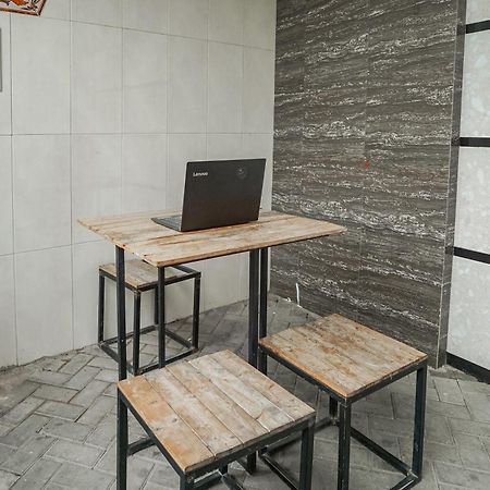 Spot On 93967 Hasna Guest House Syariah Kediri  Bagian luar foto