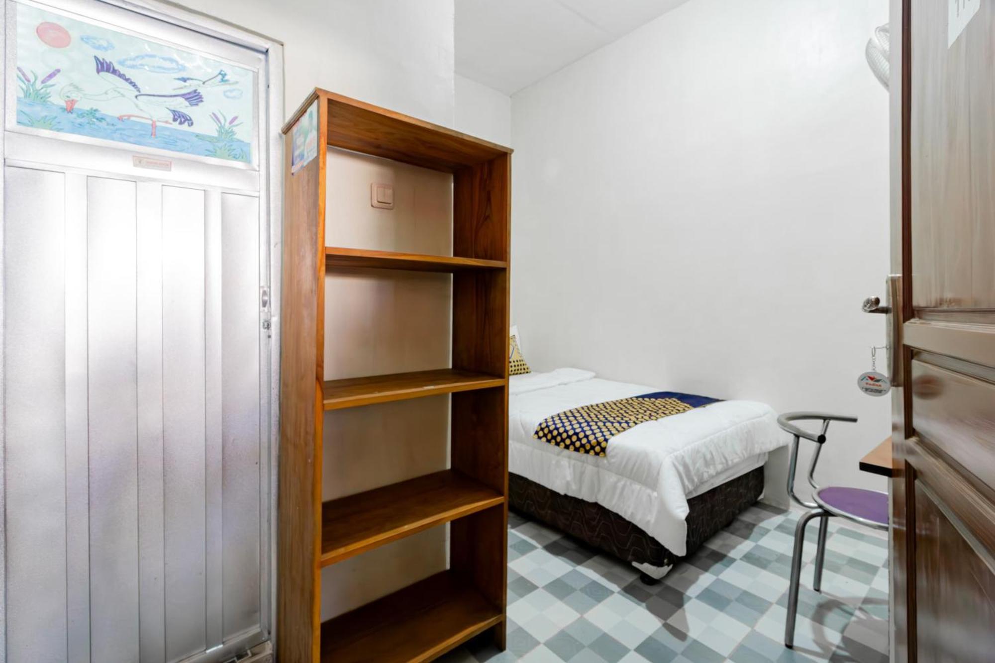Spot On 93967 Hasna Guest House Syariah Kediri  Bagian luar foto