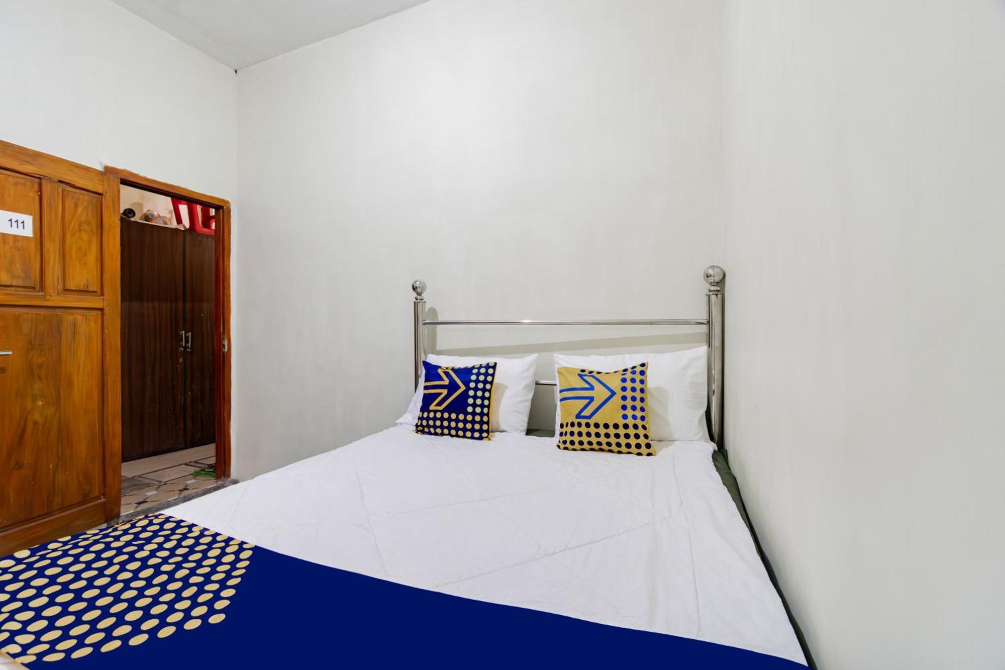 Spot On 93967 Hasna Guest House Syariah Kediri  Bagian luar foto