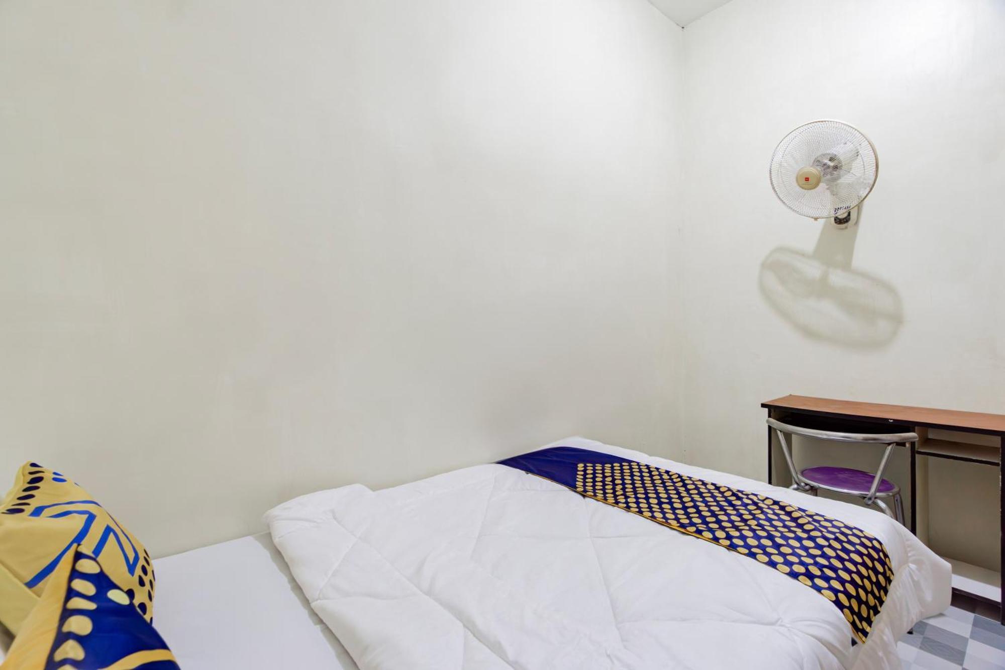Spot On 93967 Hasna Guest House Syariah Kediri  Bagian luar foto
