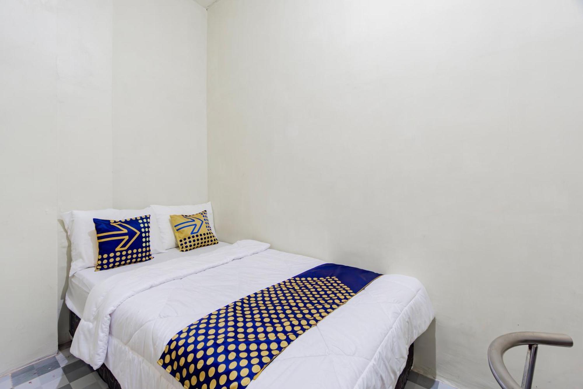 Spot On 93967 Hasna Guest House Syariah Kediri  Bagian luar foto